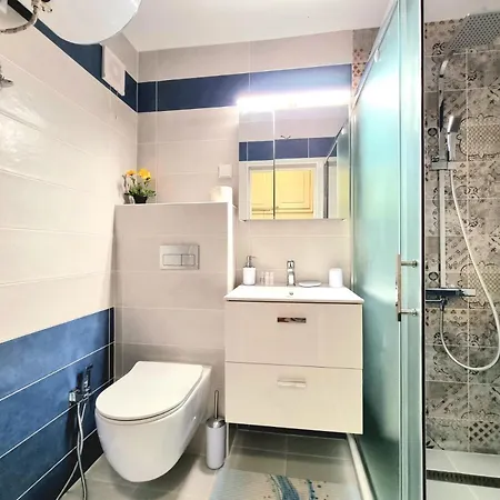 Two-floor Sunny In Centre Apartment *