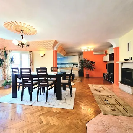 Two-floor Sunny In Centre Appartamento Burgas