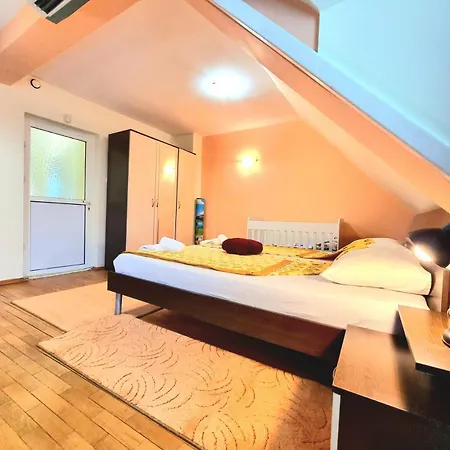 Two-floor Sunny In Centre Appartement