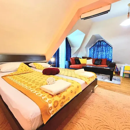 Two-floor Sunny In Centre Appartement *