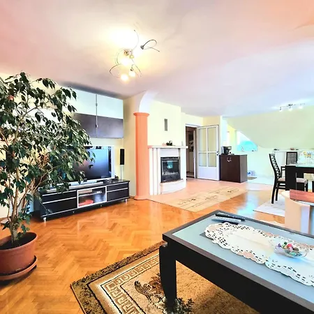 Two-floor Sunny In Centre Μπουργκάς