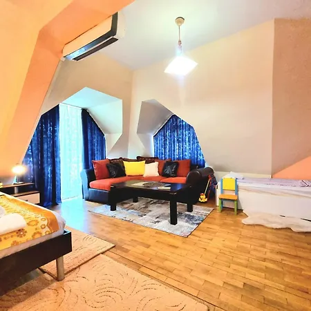 Apartment High Mezonet In The Center *