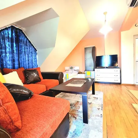 Apartment High Mezonet In The Center *