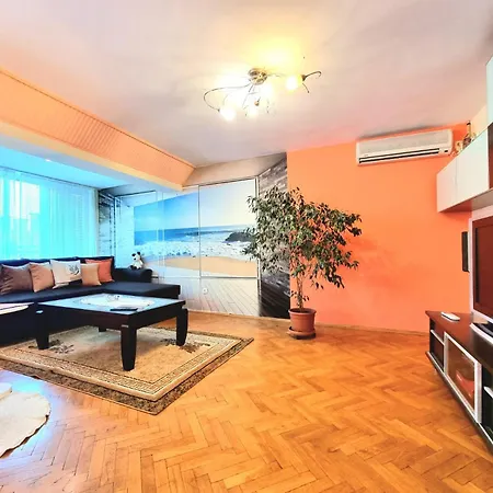 Apartment High Mezonet In The Center Burgas